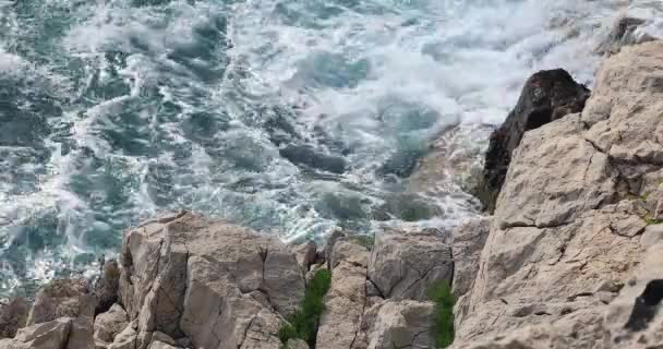 Deniz Dalgaları Beyaz Kayaların Arkasında Akdeniz Saint Jean Cap Ferrat — Stok video