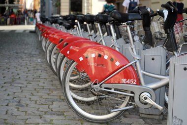 Lyon, Fransa - 1 Temmuz 2018: Velo'V self-servis Kiralama Kiralama, Bisiklet kira İstasyonu Lyon, Fransa, Avrupa'nın için