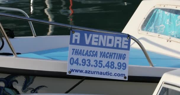 マントン フランス 2018 ボート販売サイン フランス語の単語 近くのビューを フランスのリビエラ ヨーロッパ Dci 解像度のマントンでポート海 — ストック動画