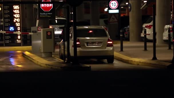 Barcelona Spanje April 2017 Ingang Van Parkeerplaats Nachts Barcelonael Prat — Stockvideo