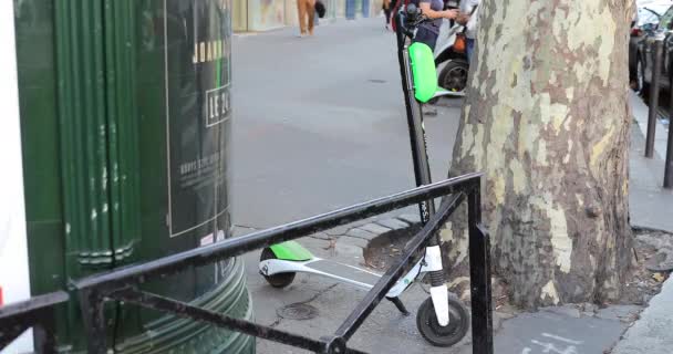 Paris Frankrijk Oktober 2018 Lime Elektrische Verhuur Scooters Champs Elysées — Stockvideo