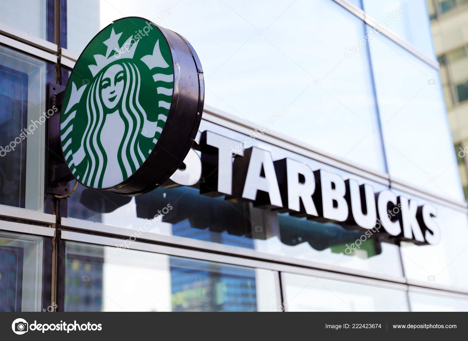 프랑스 2018 스타벅스 커피숍 스타벅스 매장의 외관에 됩니다 회사와 278 — 스톡 에디토리얼 사진 © bensib #222423674