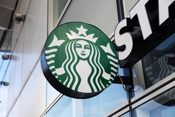 Париж Франция Октября 2018 Года Фасаде Магазина Starbucks Появилась Надпись — стоковое фото