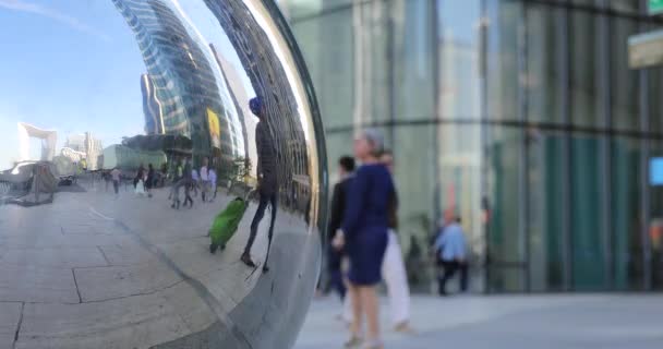 Paris France October 2018 Reflection People Giant Sphere Mirror Crowd — Stock Video