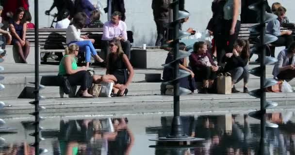 Paris Frankrike Oktober 2018 Franska Kontorsanställda Defense Äta Lunch Runt — Stockvideo