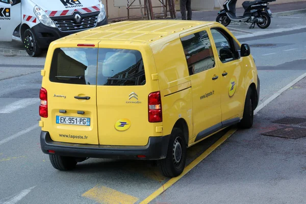 Roquebrune Cap Martin Francia Noviembre 2018 Poste Yellow Parcel Delivery — Foto de Stock