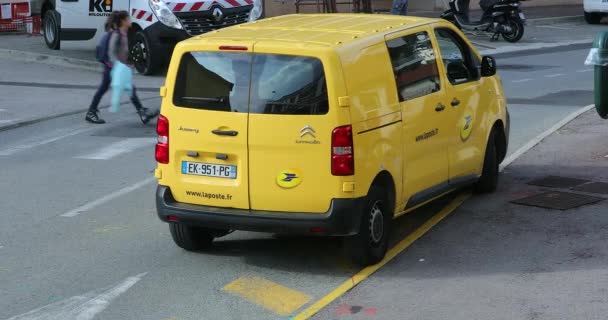 Roquebrune Cap Martin Francia Noviembre 2018 Poste Yellow Parcel Delivery — Vídeo de stock