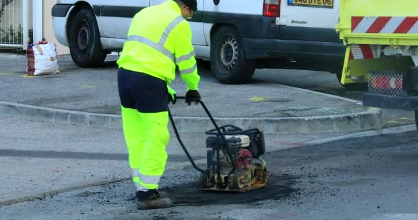 Roquebrune Cap Martin França Dezembro 2018 Trabalhador Asfalto Reparação Rodoviária — Vídeo de Stock