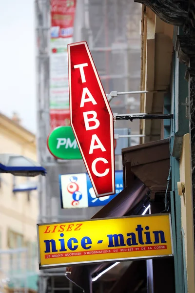 Ментона Франция Декабря 2018 Французский Табачный Магазин Ницца Матин Региональные — стоковое фото