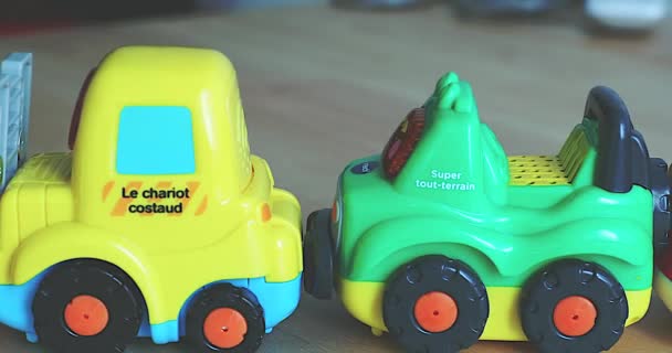 Menton Prancis Desember 2018 Funny Multicolor Plastic Toy Cars Babies — Stok Video