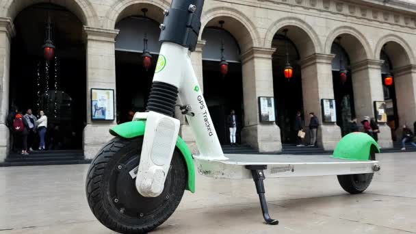 Lyon Frankrijk Januari 2019 Lime Elektrische Verhuur Scooters Geparkeerd Voorkant — Stockvideo