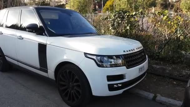 Roquebrune Cap Martin Γαλλία Ιανουαρίου 2019 Πολυτελή Λευκά Land Rover — Αρχείο Βίντεο