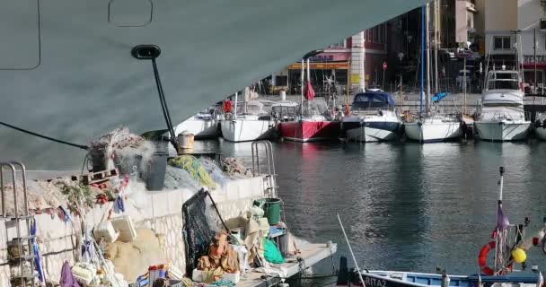 Nice France Januar 2019 Fischernetze Segelboote Und Jacht Port Lympia — Stockvideo