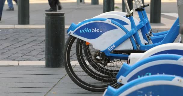 Ницца Франция Января 2019 Года Velo Bleu Rental Bikes Nice — стоковое видео