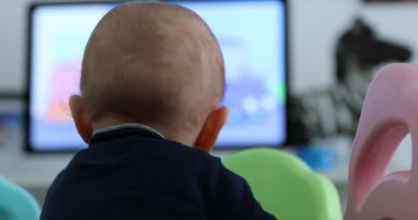 Menino Jovem Assistindo Desenhos Animados Menino Colorido Playpen Back View — Vídeo de Stock