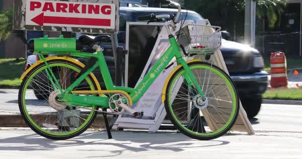 Ορλάντο Ηπα Μαρτίου 2019 Ασβέστη Πράσινο Ενοικίαση Ηλεκτρικού Ποδηλάτου Σταθμευμένα — Αρχείο Βίντεο