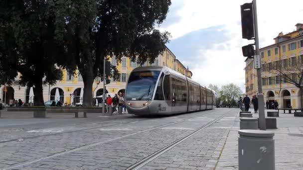 法国尼斯 2019年4月11日 现代尼斯电车通过加里波第广场 加里波第广场 在法国里维埃拉市中心 — 图库视频影像