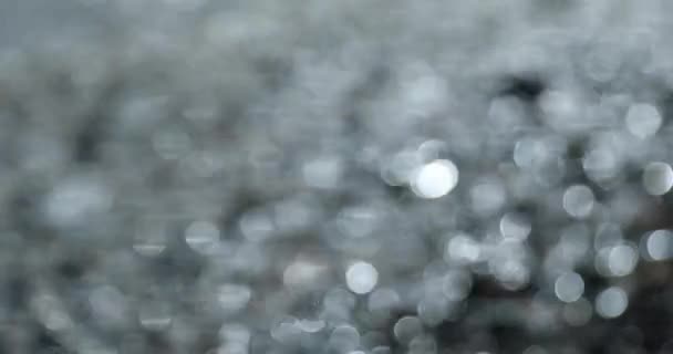 阳光明媚的散景环海波灯的海滩卵石 抽象背景 Dci 分辨率 — 图库视频影像
