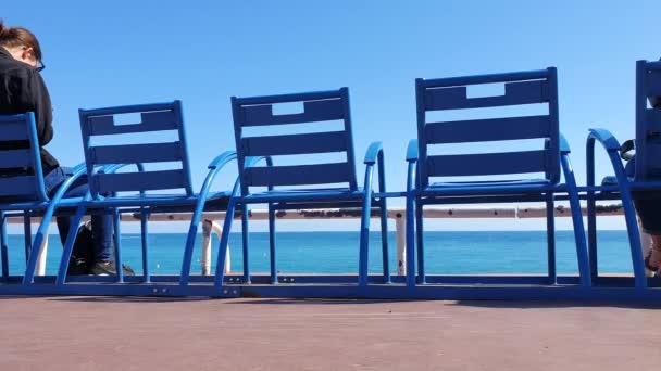 Cadeiras Azuis Longo Promenade Des Anglais Nice Símbolo Nice Mar — Vídeo de Stock