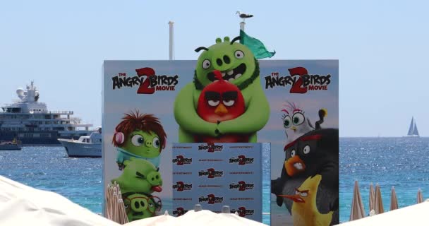 Cannes France Mai 2019 Angry Birds Movie Festival Cannes Werbetafel — Stockvideo