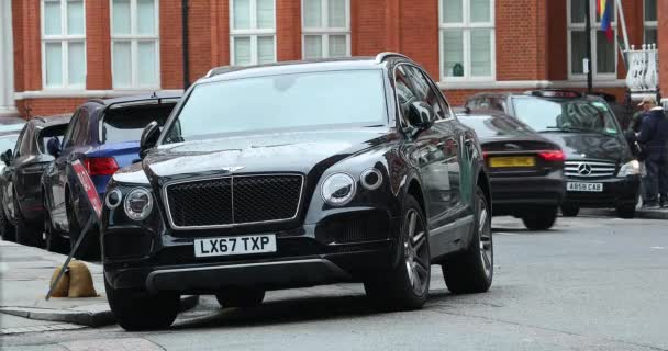 London Május 2019 Luxus Fekete Bentley Bentayga Dízel Suv Autó — Stock videók