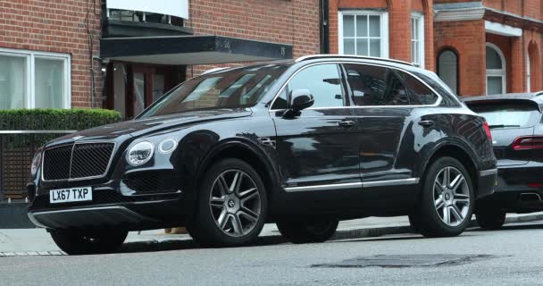 London May 2019 Luxury Black Bentley Bentayga Diesel Suv Car — ストック動画