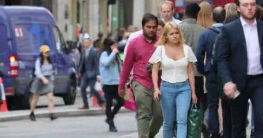Londra, İngiltere, 31 Mayıs 2019: Londra Şehir Merkezinde Sokak Kaldırımında Yürüyen İş Adamları Kalabalığı, Close Up View - Dci 4k Çözünürlük