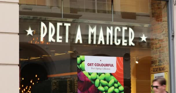 London June 2019 Pret Manger Logo Restaurant Exterior Facade London — Stock Video