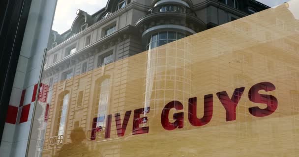 London May 2019 Five Guys Fast Food Restaurant Exterior Sign — Stock Video