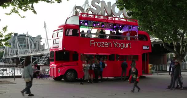 Londra Ngiltere Mayıs 2019 Snog Frozen Yogurt Retro Double Decker — Stok video