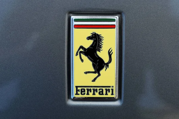 Odznaka Ferrari Prancing Horse — Zdjęcie stockowe