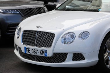 Beyaz Bentley Continental Gt