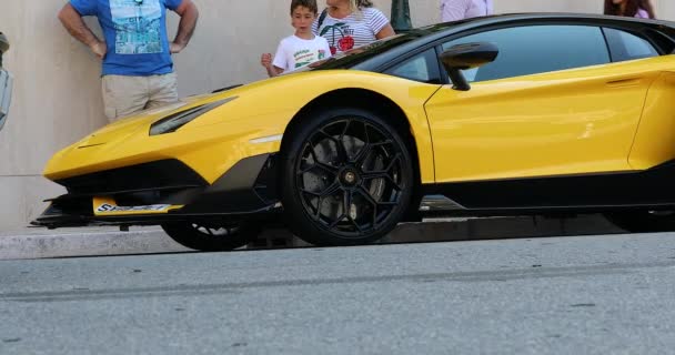 Monte Carlo Monaco Juni 2019 Schwarzer Und Gelber Lamborghini Aventador — Stockvideo