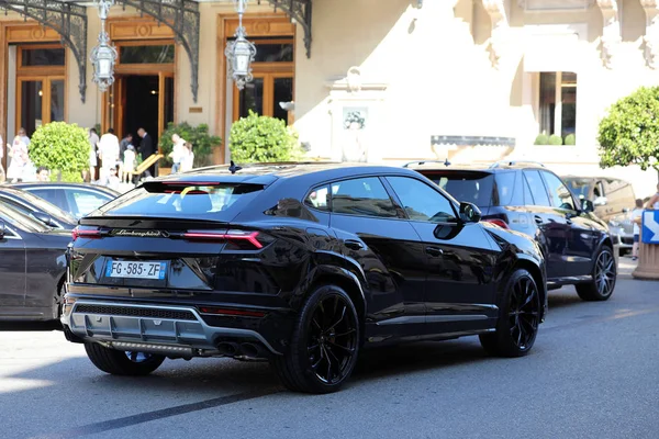 Černý Lamborghini Urus SUV-zadní pohled — Stock fotografie