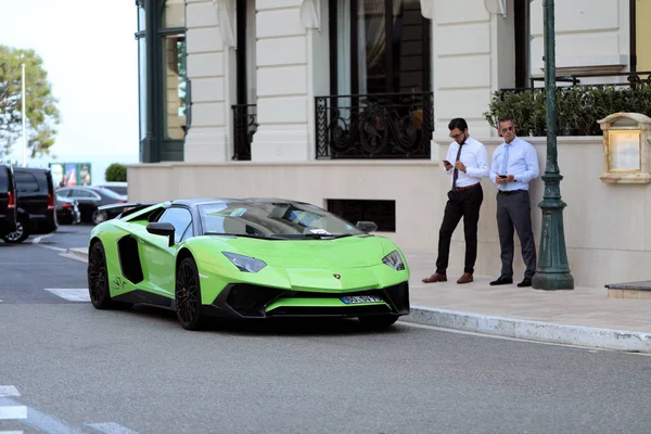 Lamborghini aventador lp 750-4 sv lindgrün — Stockfoto