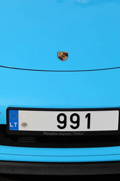 ターコイズ ポルシェ 911 カレラ ターボ S フード — ストック写真