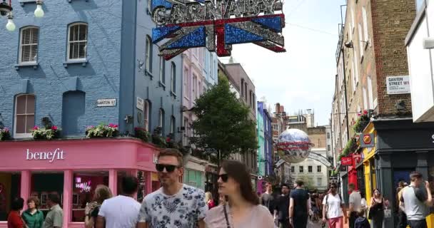 Londres Reino Unido Junio 2019 Multitud Turistas Caminando Por Carnaby — Vídeos de Stock