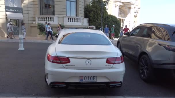 Μόντε Κάρλο Μονακό Ιουνίου 2019 Πολυτελής Λευκή Mercedes Civs Πίσω — Αρχείο Βίντεο