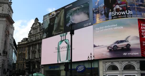 Лондон Великобритания Мая 2019 Года Fly Piccadilly Circus Новые Рекламные — стоковое видео