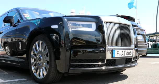 Saint Tropez Frankrijk September 2019 Luxe Rolls Royce Geparkeerd Haven — Stockvideo