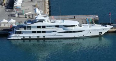 Nice, Fransa - 6 Şubat 2019: Lady Nag Superyat, Luxury And Beautiful Modern Yacht In The Port of Nice (Port Lympia) On the French Riviera, Akdeniz, Fransa, Avrupa - Dci 4k Video