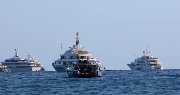 Roquebrune Cap Martin France September 2019 Luxusyachten Mit Horizontlinie Mittelmeer — Stockvideo