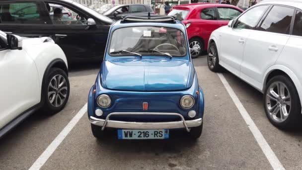 Menton Fransa Eylül 2019 Eski Mavi Fiat 500 Fransız Riviera — Stok video