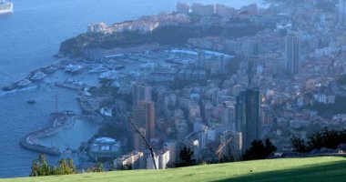 Fransız Rivierası, Akdeniz, Güney Fransa, Avrupa 'da Roquebrune-Cap-Martin Paragliding Free Flying Site of Monaco' nun Havadan Görünümü - Dci 4k Kararı