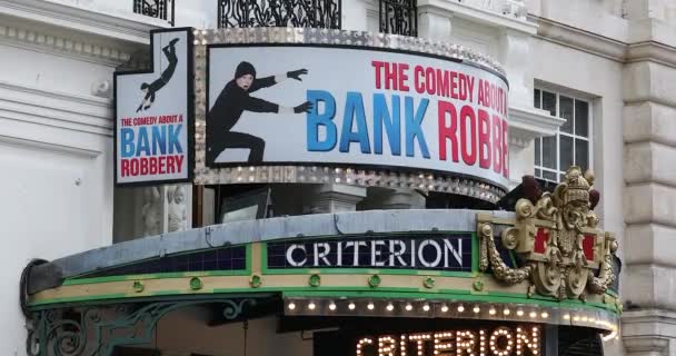 London Травня 2019 Comedy Bank Robbery Criterion Theatre Piccadilly Circus — стокове відео