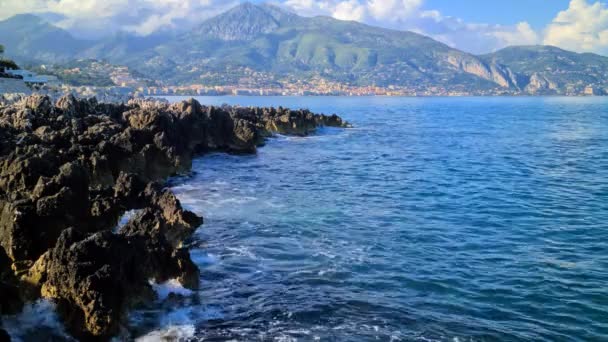 Mediterrâneo Ondas Mar Bater Rochas Negras Cidades Menton Roquebrune Cap — Vídeo de Stock