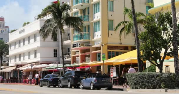 マイアミ フロリダ アメリカ 2019年2月24日 マイアミビーチのアール デコ地区にあるフリッツホテル レストランテラス付きオーシャンドライブ 南ビーチ フロリダ アメリカ — ストック動画