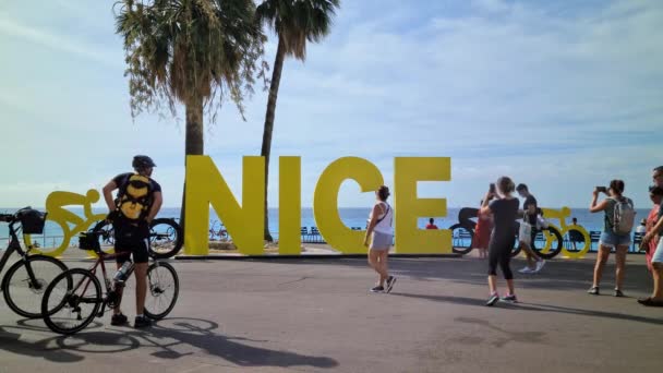 Niza Francia Agosto 2020 Letras Grandes Con Buen Signo Bicicletas — Vídeos de Stock