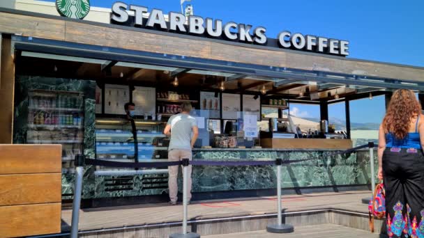 Monte Carlo Monaco 2020 Augusztus Starbucks Alkalmazottai Ügyfelei Maszkot Viselnek — Stock videók