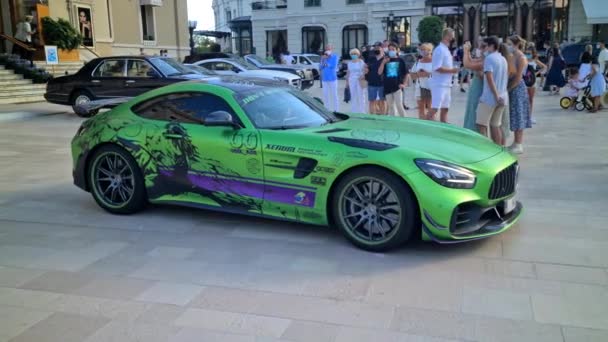 Monte Carlo Monaco Augustus 2020 Man Parkeren Een Luxe Mercedes — Stockvideo